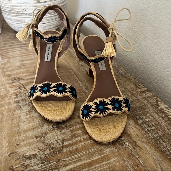 Tabitha Simmons Ollie Raffia Sandals - Picture 3 of 9